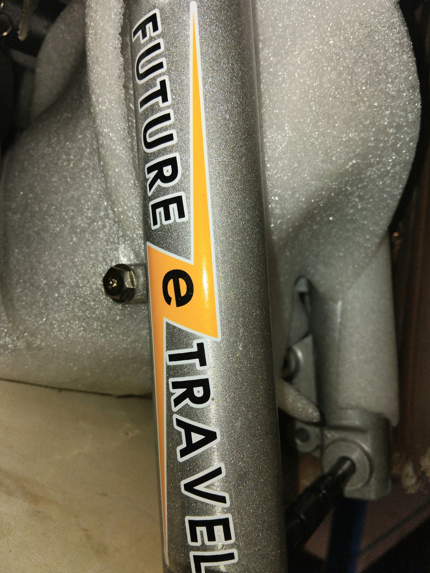 Sweet Pea Silver – Elegant silver-colored electric bike.