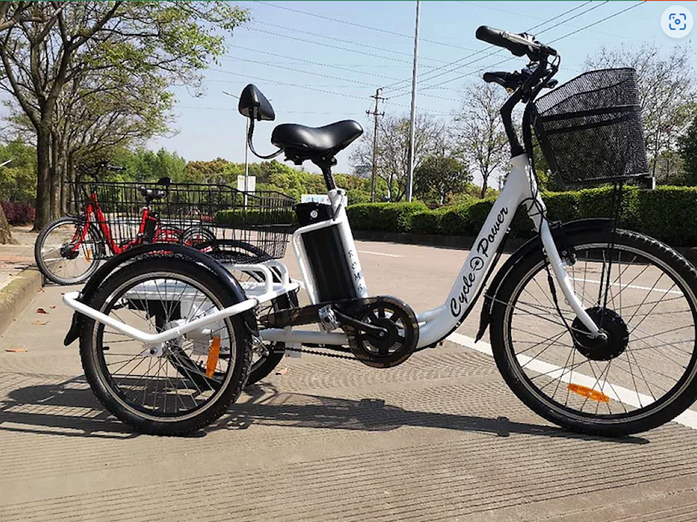 Roma White Right – Sleek and modern electric scooter in white finish.