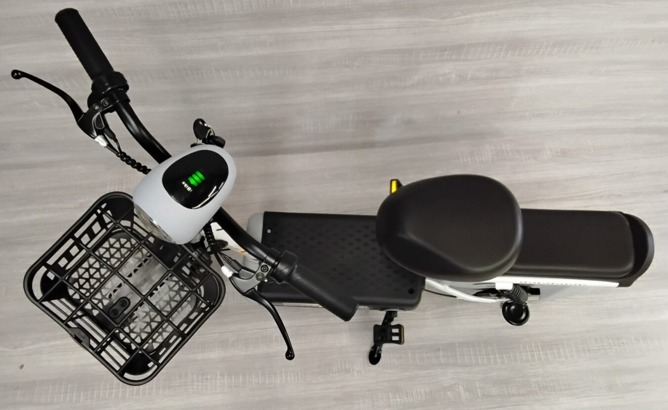 Sweat Bean Top – Stylish and comfortable e-bike accessory.